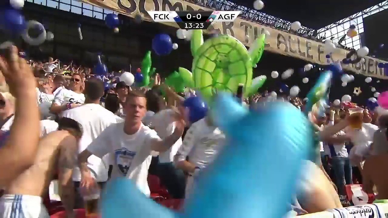 Ils célèbrent le titre avec des ballons gonflables !