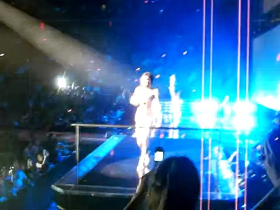 Spice Girls FEB 10, Posh up close