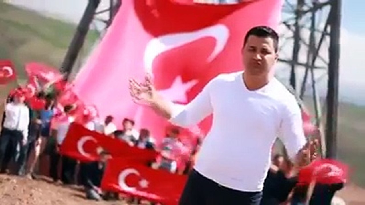 yozgatlı emrah akıncı. ay yıldıza yan bakanın oyulur gözüüü..... SÜPER OLMUŞ MUTLAKA İZLEYİNNN SÜPERRRR....