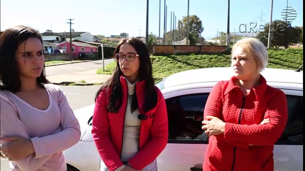 Bombeiros fazem resgate de cachorrinhos em bairro de PG