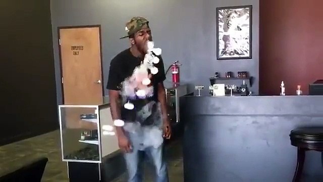 Des méduses créées avec de la fumée de cigarettes