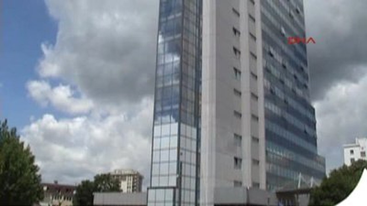 İtfaiyeciler Kosova Başbakanlık Binası Önünde Protesto Düzenlendi