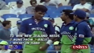 Waqar Younis Super Last Over vs New Zealand 1994 - 3 runs to win off 6 balls