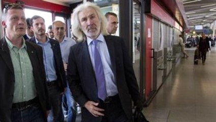 Ankara'ya Çağrılan Türkiye'nin Berlin Büyükelçisini Ailesi Uğurladı