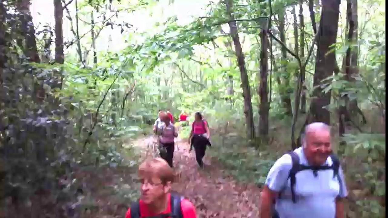 La chorale des poumpils dans ses oeuvres -Joie et bonne humeur étaient au rendez vous et ont ramené le soleil quelques minutes plus tard.