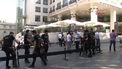 Ülkü Ocakları'ndan Alman Başkonsolosluğu Önünde Mehterli Protesto