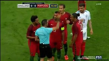 Bruno Alves expulso com entrada "para matar"