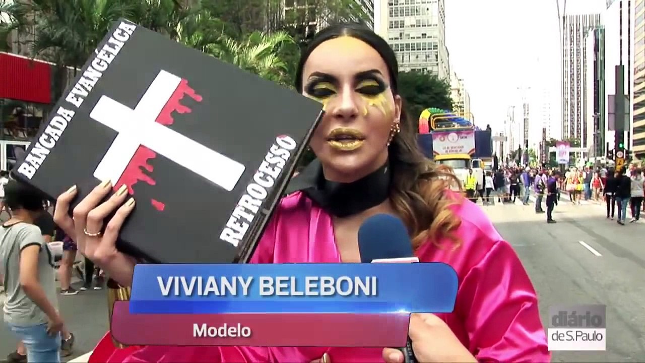 Homosexuales se burlan del evangelio e insultan la Biblia