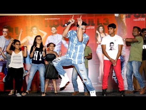 Akshay Kumar's FUNNY Dance With Media & Fans At Housefull 3 Promotions