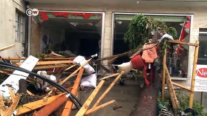 Spur der Verwüstung nach Hochwasser | DW Nachrichten