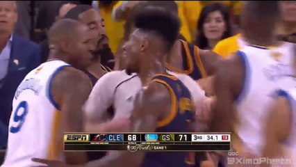 Matthew Dellavedova met une patate dans les couilles d'Andre Iguodala