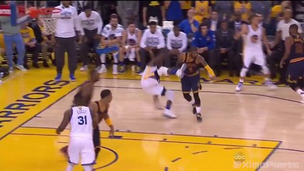 Draymond Green enchaîne un flop avec un high kick