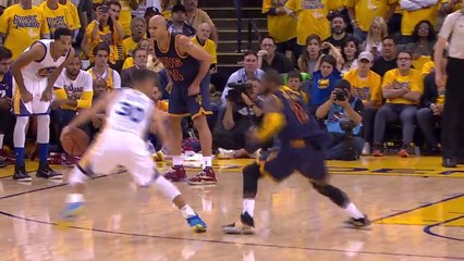 Stephen Curry enfonce les Cavs