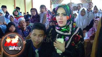 Syahrini Hadiri Wisuda Keponakan di Pondok Pesantren - Hot Shot 03 Juni 2016