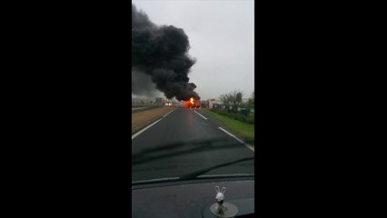 Un bus en feu à Saint-Hilaire-Petitville (Manche)