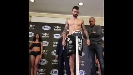 Fighter plays funny prank at weigh-ins!!! | Venator FC İ