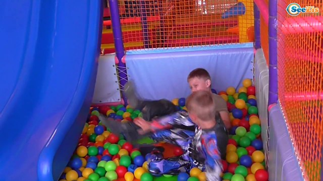 Трансформер Оптимус Прайм. Игорек и Богдан в лабиринте. Развлекательный Центр для детей