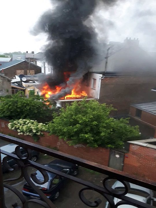 Maison en feu à Marcinelle