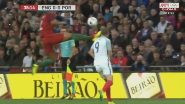 Le coup de folie de Bruno Alves sur Harry Kane !