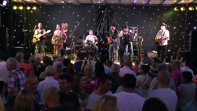 Pinchitos Caliente , Back in your arms again in the style of The Mavericks