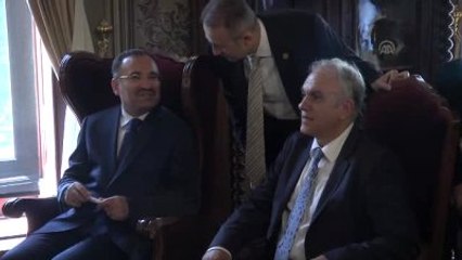 Bakan Bozdağ'a Tatlı İkramı