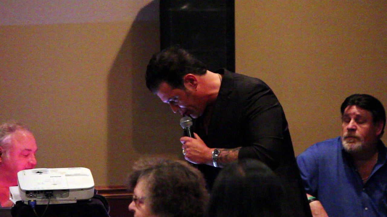 Franz Goovaerts sings 'Lawdy Miss Clawdy' Papa's Smokehouse Saloon May 2016