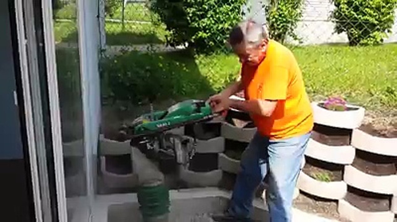 Apenas queria beber uma cerveja durante o trabalho... mas acabou por desistir!