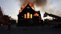 Incendie et destruction complète d'une église aux Etas-Unis