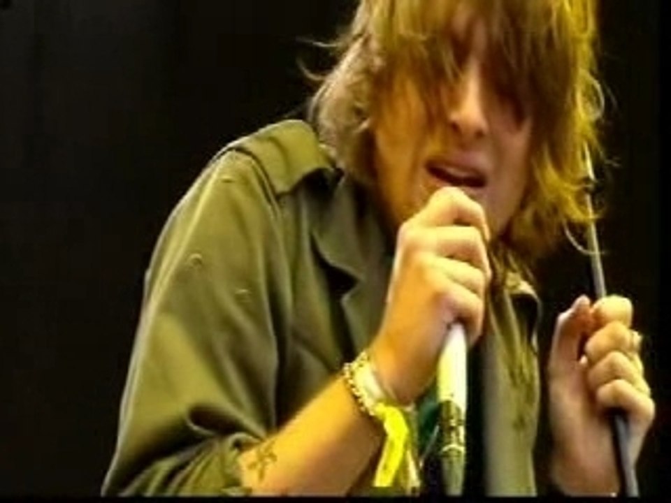 Paolo Nutini Performs in Glastonbury 2007 - New Shoes