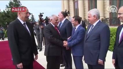 Başbakan Yıldırım Azerbaycan'da resmi törenle karşılandı