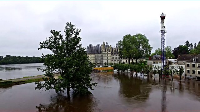 Chambord repris par les eaux