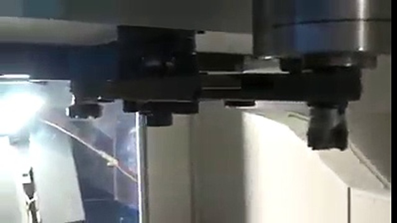 CNC MILLING MACHINE