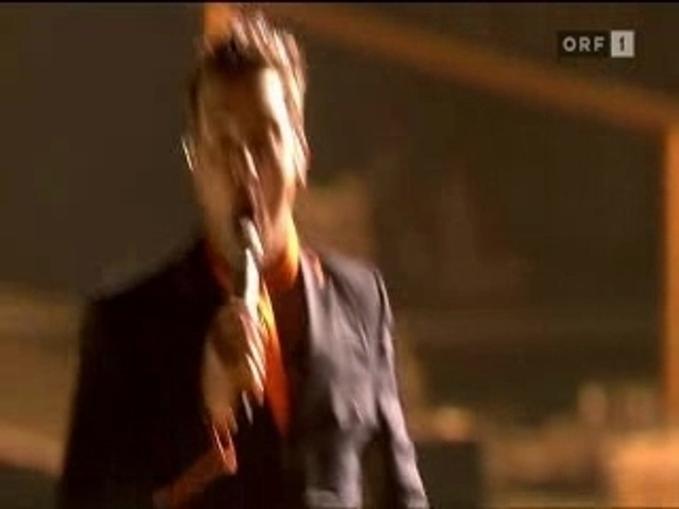 Robbie Williams - A Close Encounter Tour - Leeds, UK - Radio