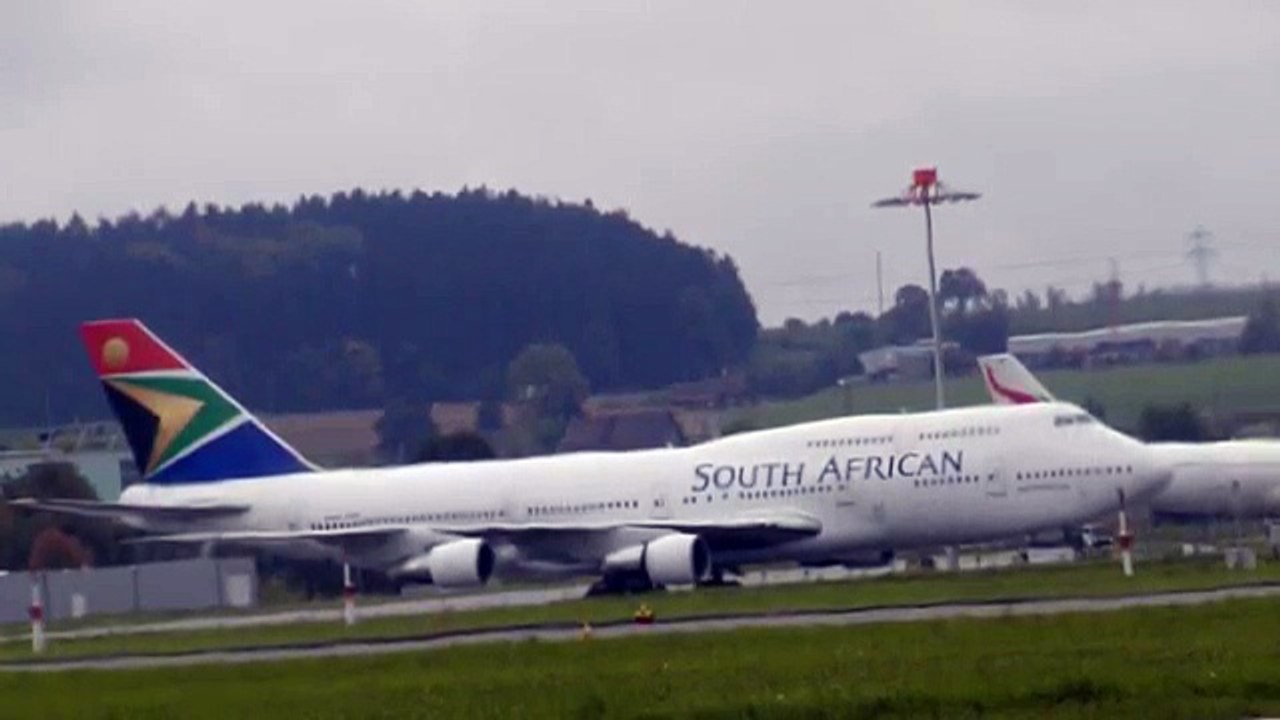 Jumbo Jet Landing With Tire Squeal Sound Effect
