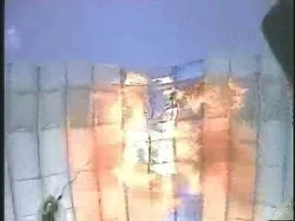 lui il est dingue (parachute)