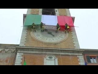 Ancona - Festa della Repubblica, i Vigili del Fuoco calano il Tricolore (02.06.16)
