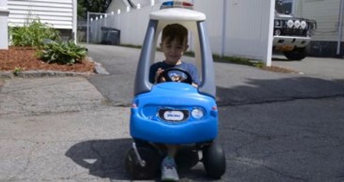 Altı Yaşındaki Amerikalı Çocuk Kırmızı Işıkta Geçen Babasını Polise İhbar Etti