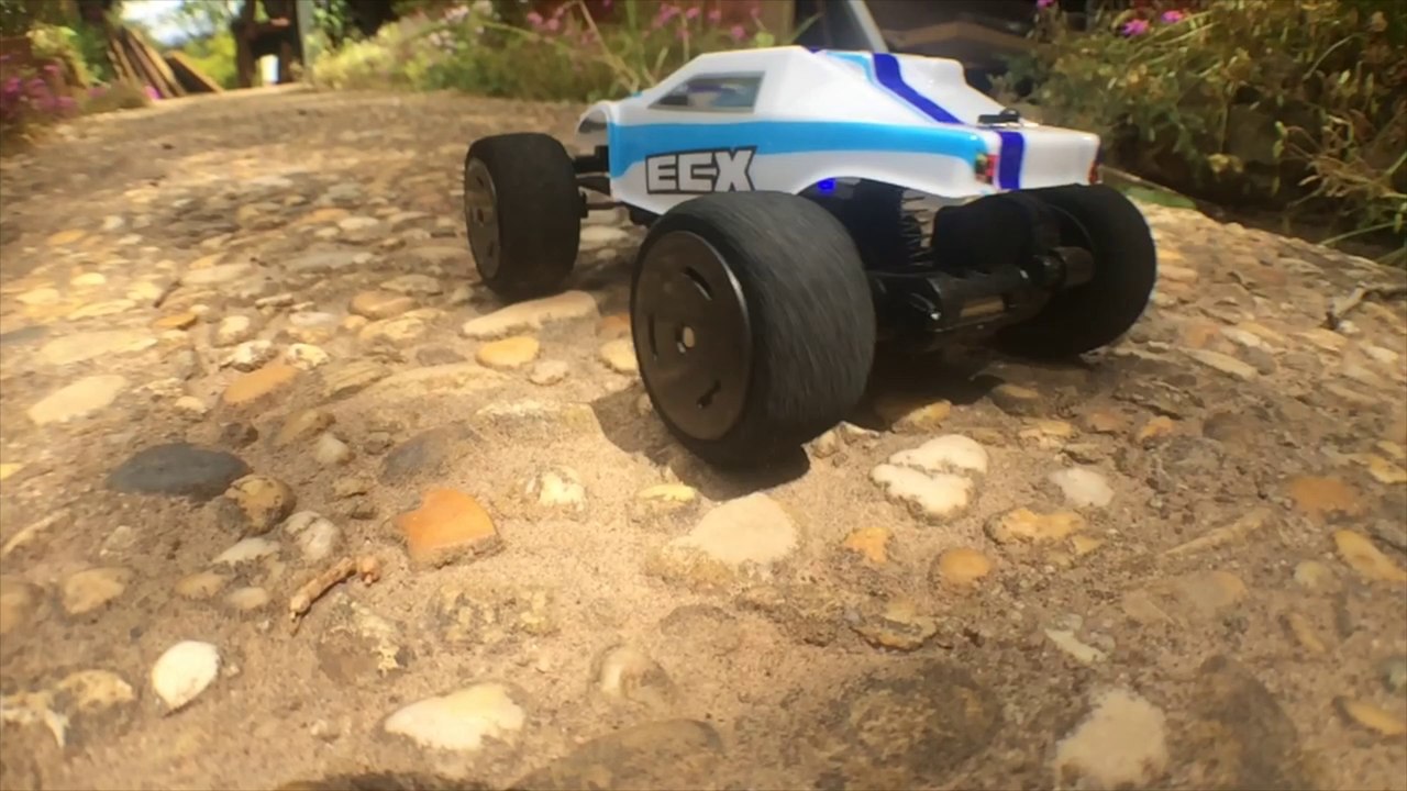 ECX KICKFLIP
