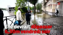 Inondations en IDF : déchets flottants, circulations coupées, péniche bloquée