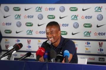 Patrice Evra avant France-Ecosse à Metz : l'équipe de France "en bleu de chauffe pour l'Euro"