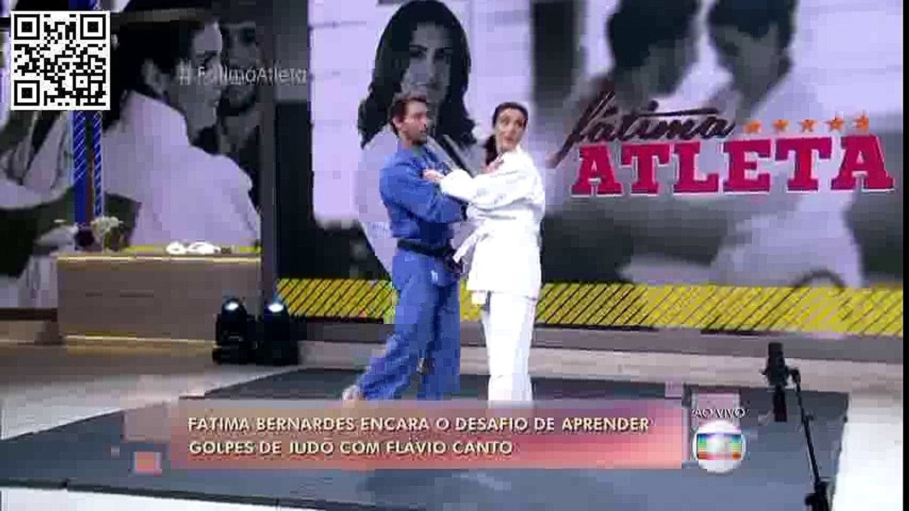 Apresentadora luta com Flávio Canto no palco do Encontro