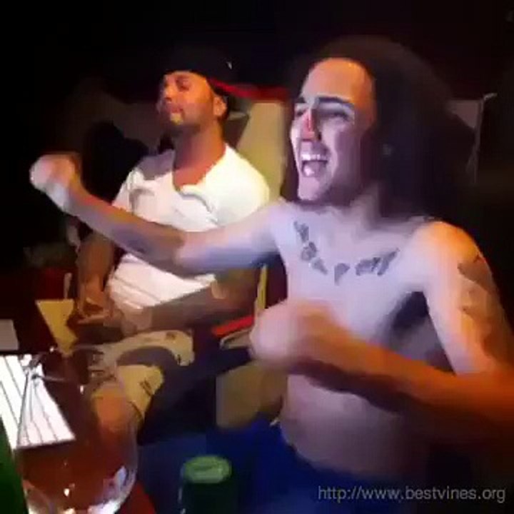 When your best friend cant sing! - Vine #94