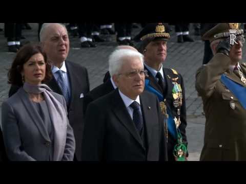 Roma - Festa della Repubblica Mattarella all'Altare della Patria (02.06.16)