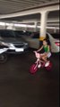 Júlia andando de bicicleta sem rodinhas #serie mamãe babona # orgulho do papai e da mamãe # 7 anos