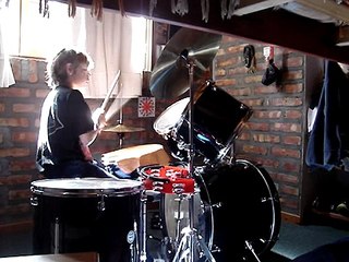 NIÑO DE 10 AÑOS TOCANDO LA BATERIA N 1