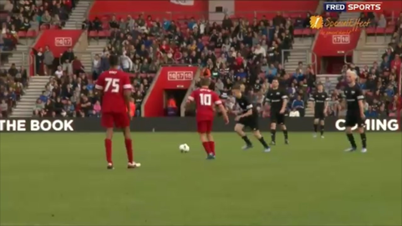 Minimenter Scores From The Middle Of The Pitch vs YouTube All Stars!