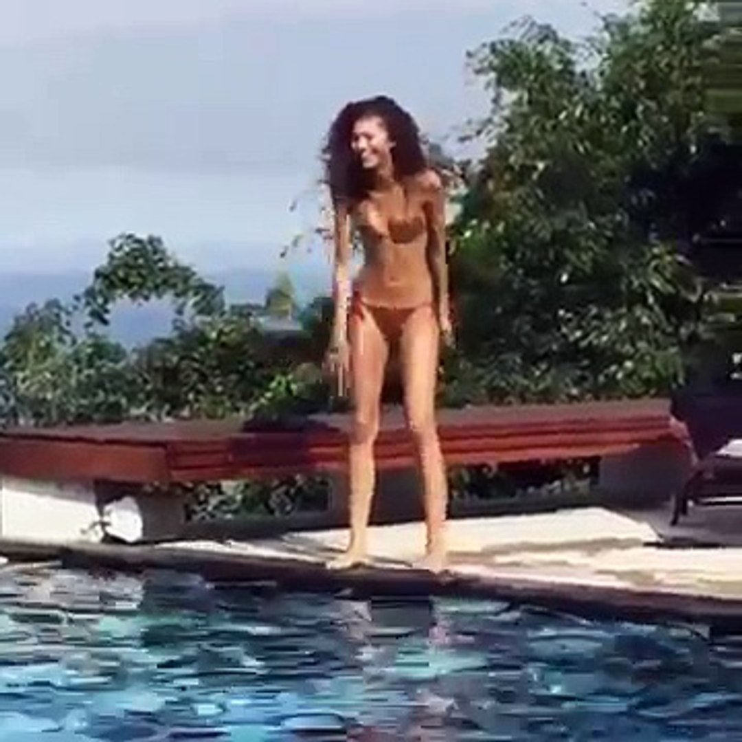 Zendaya - in the pool - video Dailymotion