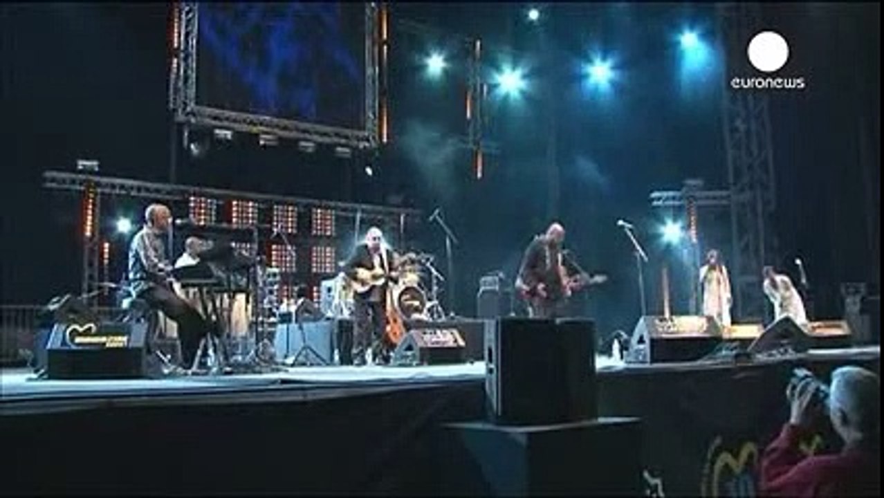 Congolese music icon Papa Wemba dies on stage aged 66