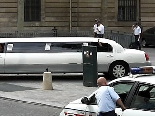 Eva Longoria sortant de son mariage dans la mairie du IVème