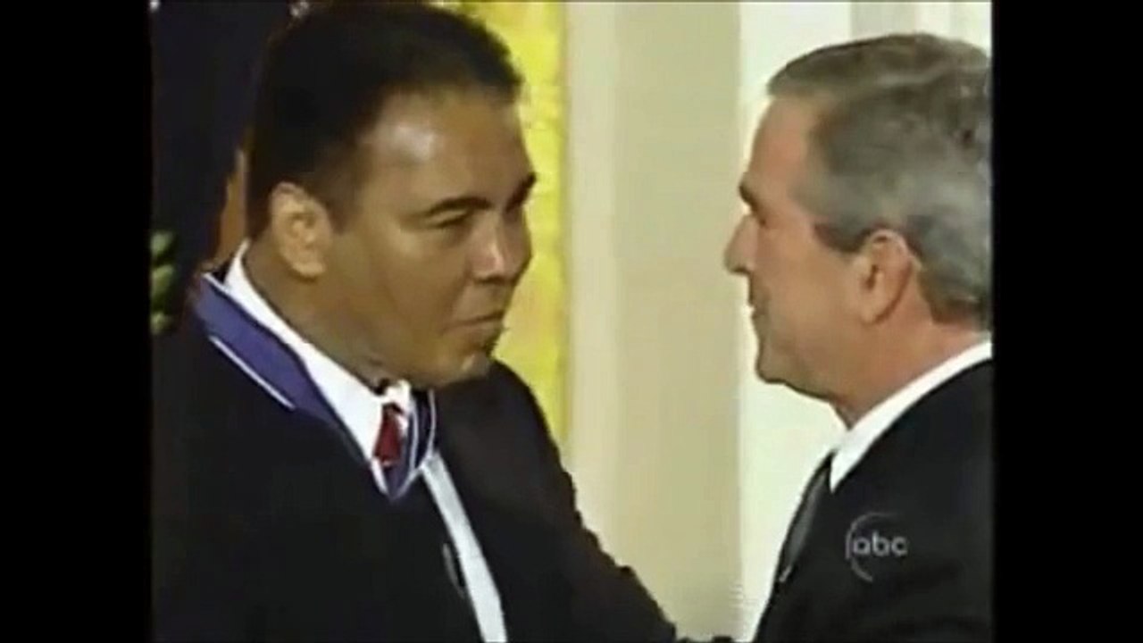 Muhammed Ali, yumruklarını kullanmadan Bush'u böyle nakavt etmişti